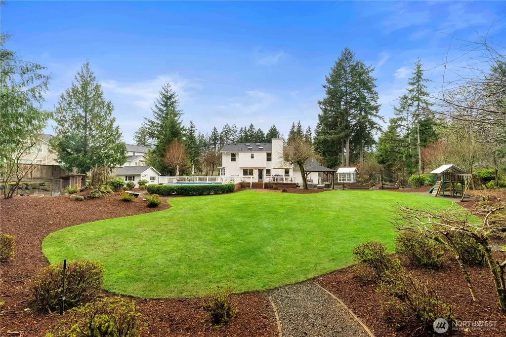15511 133rd Avenue E Puyallup WA 98374