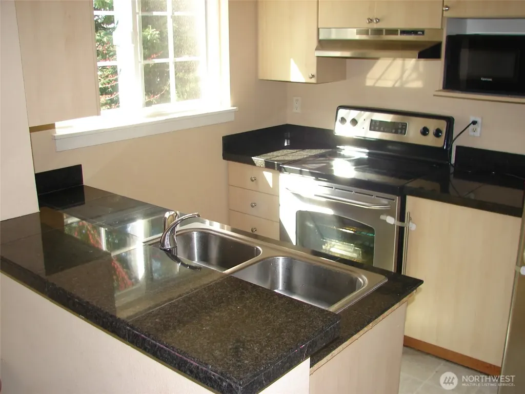 10605 SE 261st Place Kent WA 98030