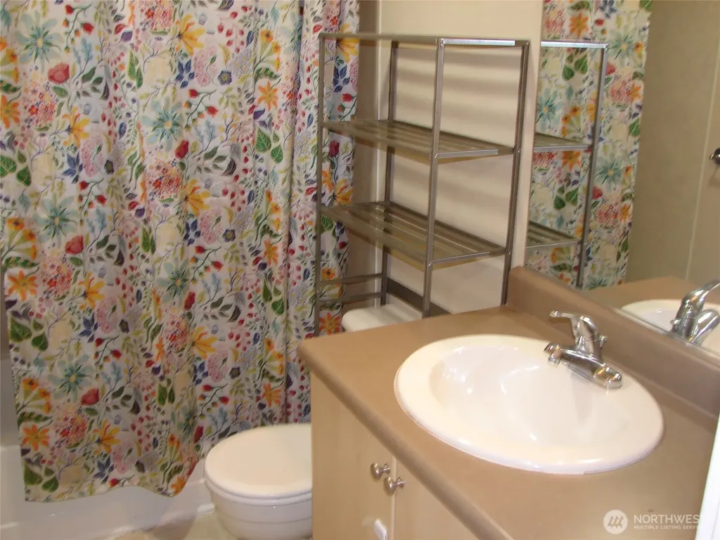10605 SE 261st Place Kent WA 98030