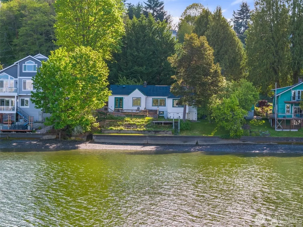 1333 East Bay Drive NE Olympia WA 98506