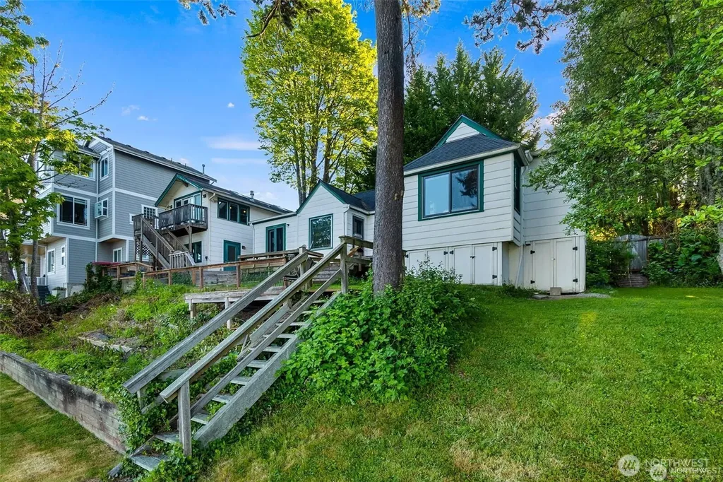 1333 East Bay Drive NE Olympia WA 98506
