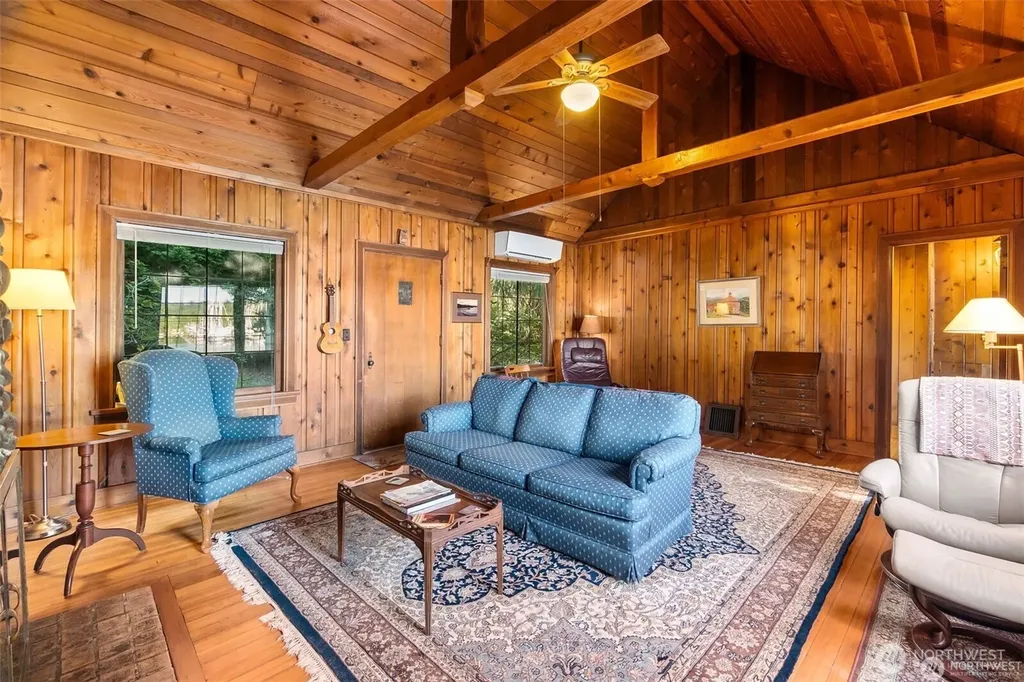 1333 East Bay Drive NE Olympia WA 98506