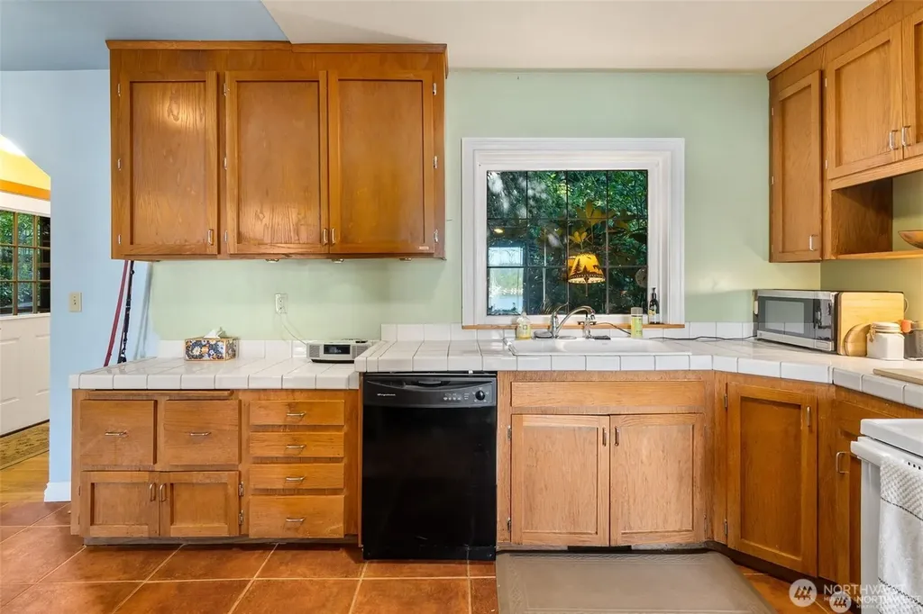 1333 East Bay Drive NE Olympia WA 98506