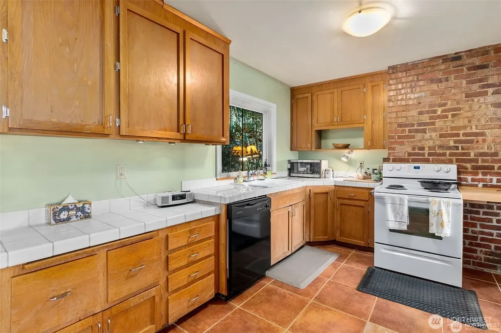 1333 East Bay Drive NE Olympia WA 98506