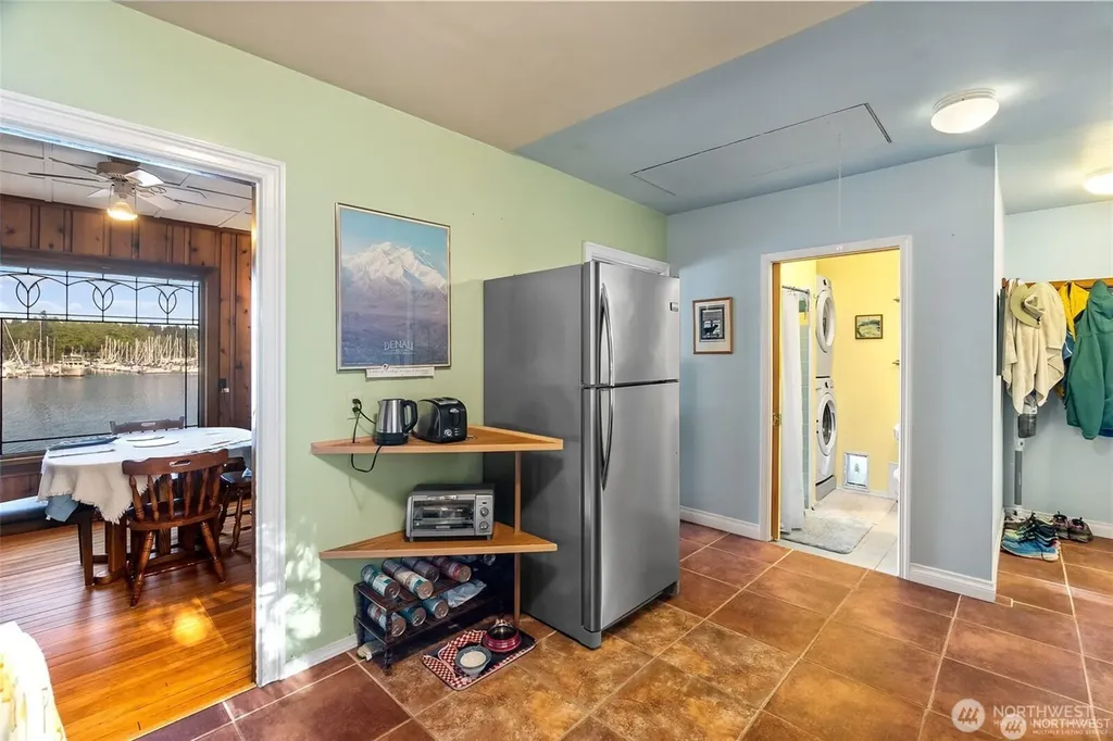 1333 East Bay Drive NE Olympia WA 98506