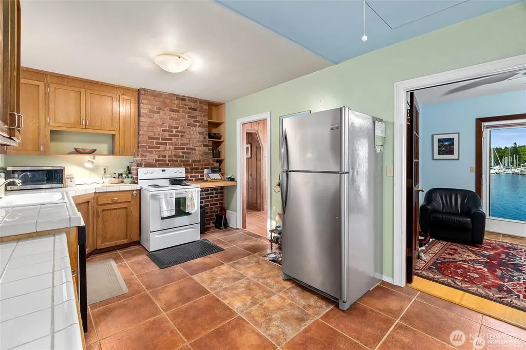 1333 East Bay Drive NE Olympia WA 98506
