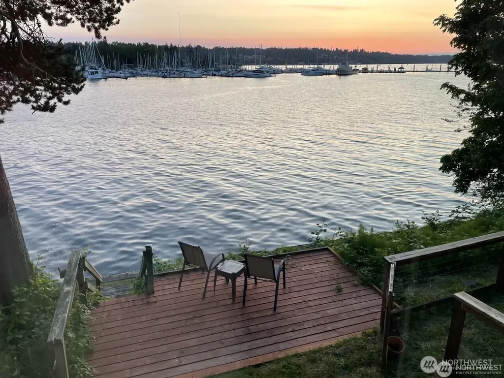 1333 East Bay Drive NE Olympia WA 98506