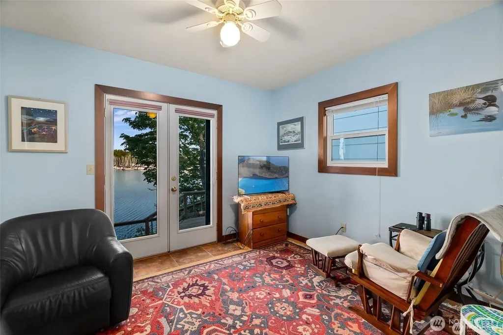 1333 East Bay Drive NE Olympia WA 98506