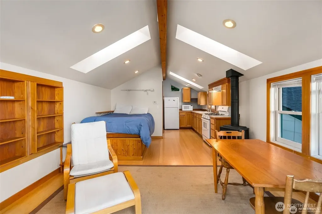 1333 East Bay Drive NE Olympia WA 98506