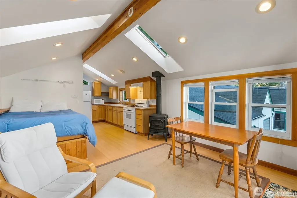 1333 East Bay Drive NE Olympia WA 98506