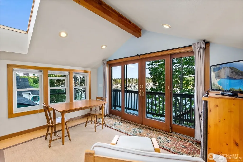 1333 East Bay Drive NE Olympia WA 98506