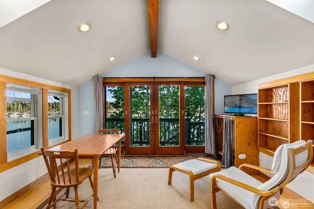 1333 East Bay Drive NE Olympia WA 98506