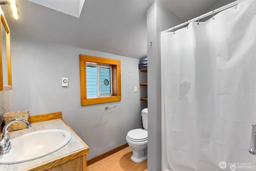 1333 East Bay Drive NE Olympia WA 98506