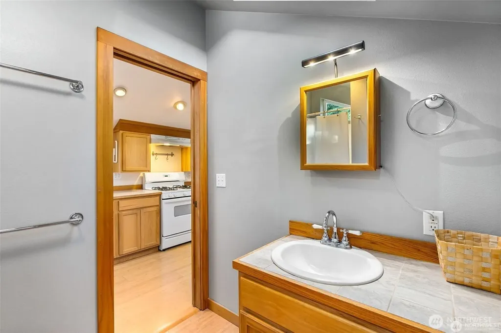 1333 East Bay Drive NE Olympia WA 98506