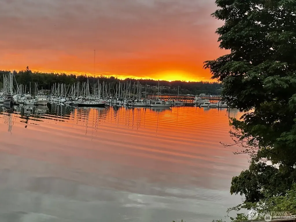 1333 East Bay Drive NE Olympia WA 98506