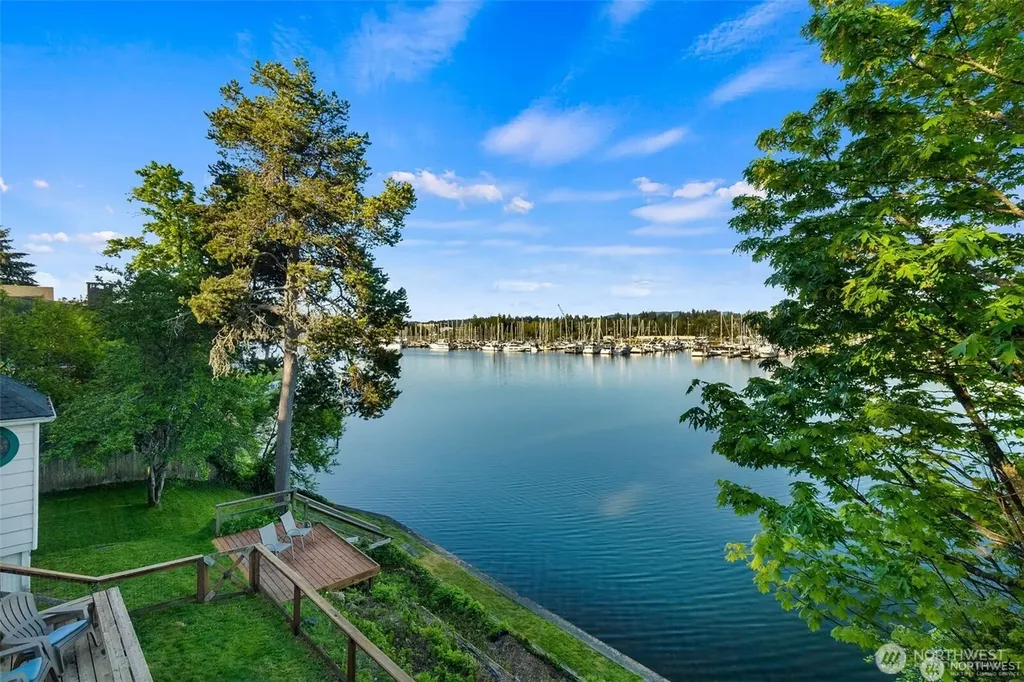 1333 East Bay Drive NE Olympia WA 98506