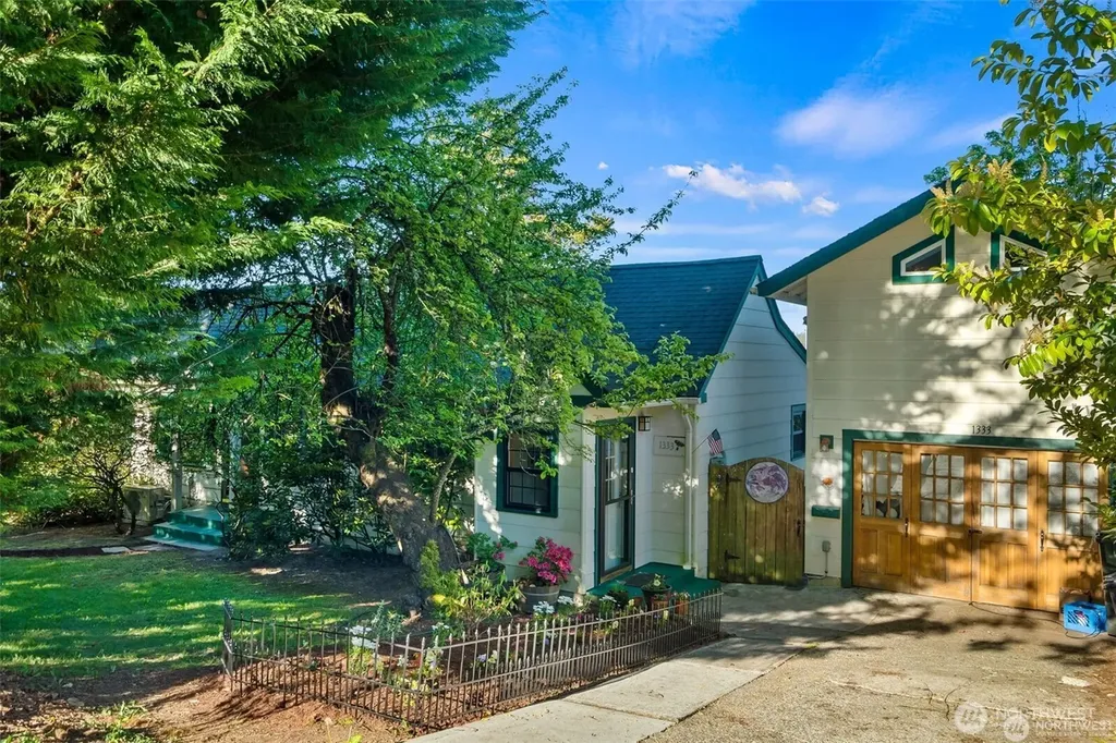 1333 East Bay Drive NE Olympia WA 98506
