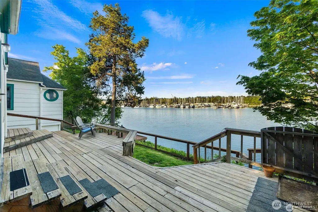 1333 East Bay Drive NE Olympia WA 98506