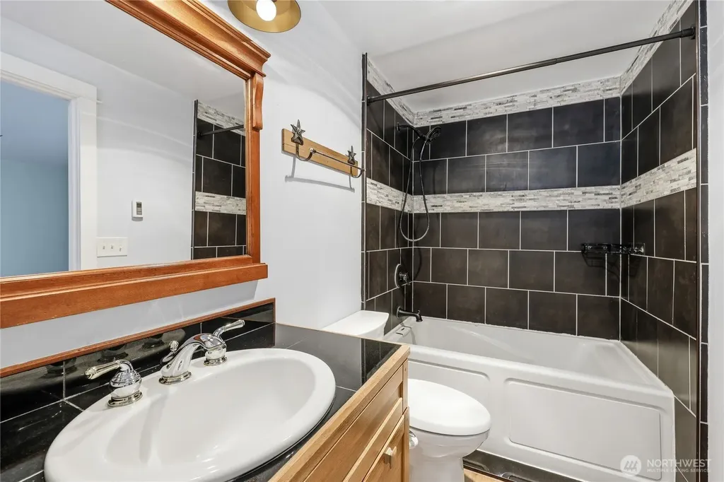 302 S Seventh Avenue Port Hadlock WA 98339