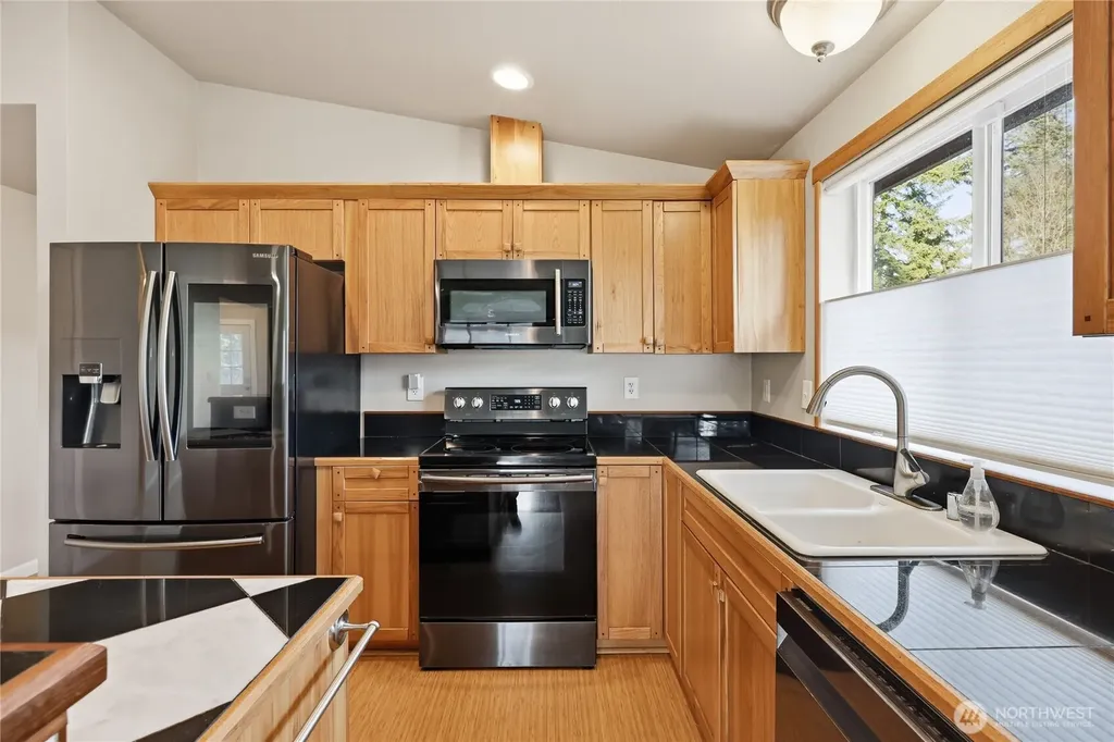 302 S Seventh Avenue Port Hadlock WA 98339