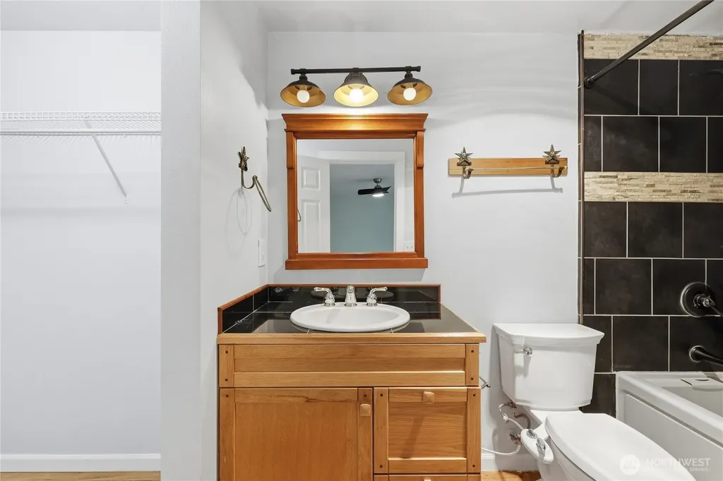 302 S Seventh Avenue Port Hadlock WA 98339