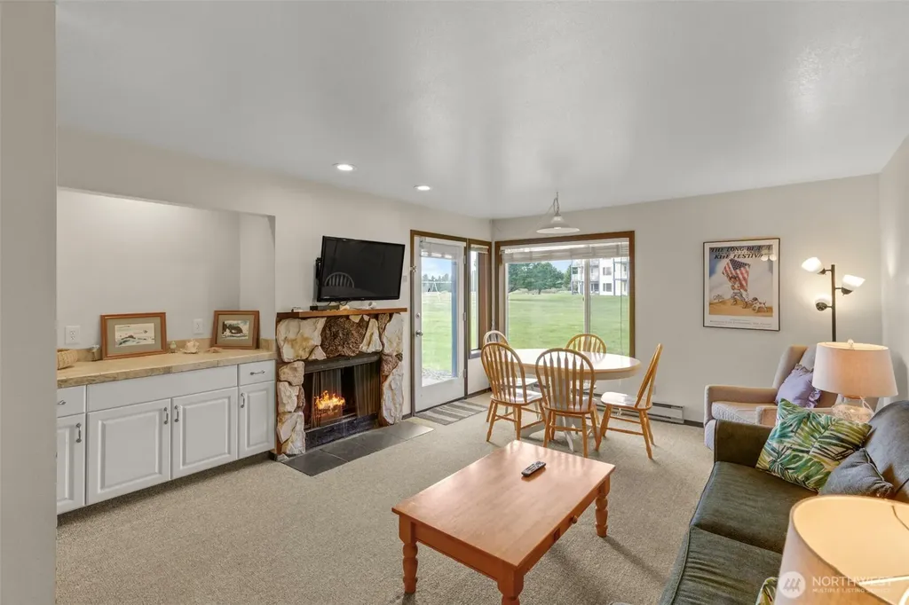 210 26th Street NW Long Beach WA 98631