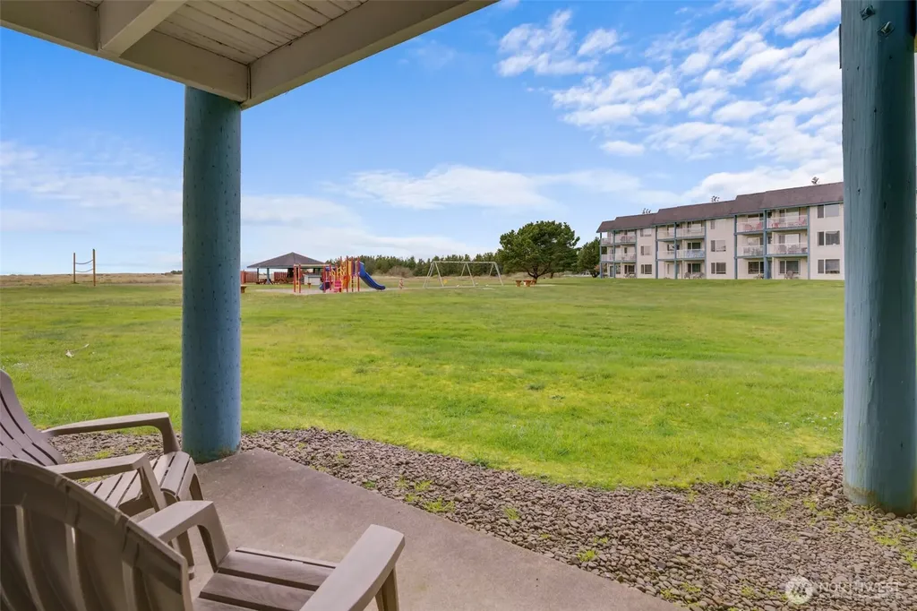 210 26th Street NW Long Beach WA 98631
