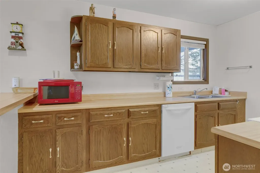 210 26th Street NW Long Beach WA 98631