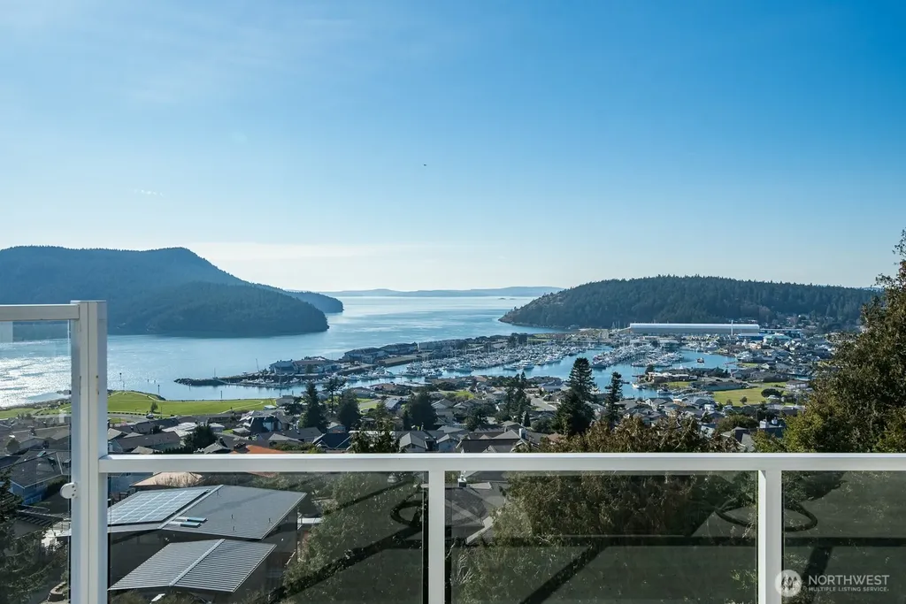 2402 Highland Drive Anacortes WA 98221