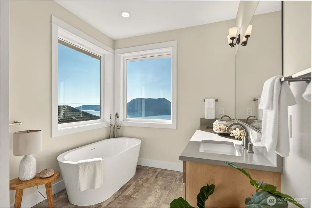 2402 Highland Drive Anacortes WA 98221