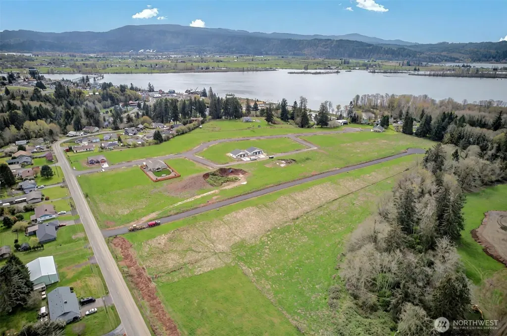 22 Ma'uka Nani Drive Cathlamet WA 98612