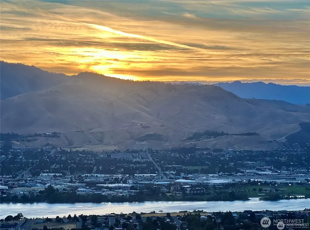 904 NE Conner Court East Wenatchee WA 98802