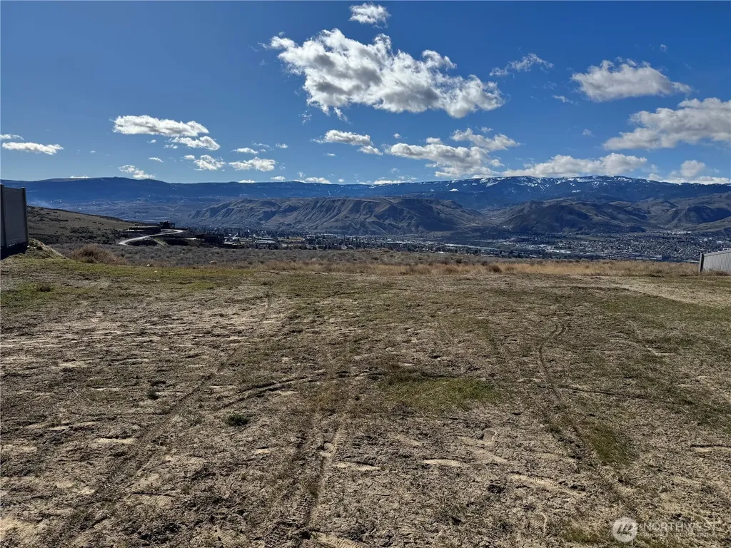 886 NE Conner Court East Wenatchee WA 98802