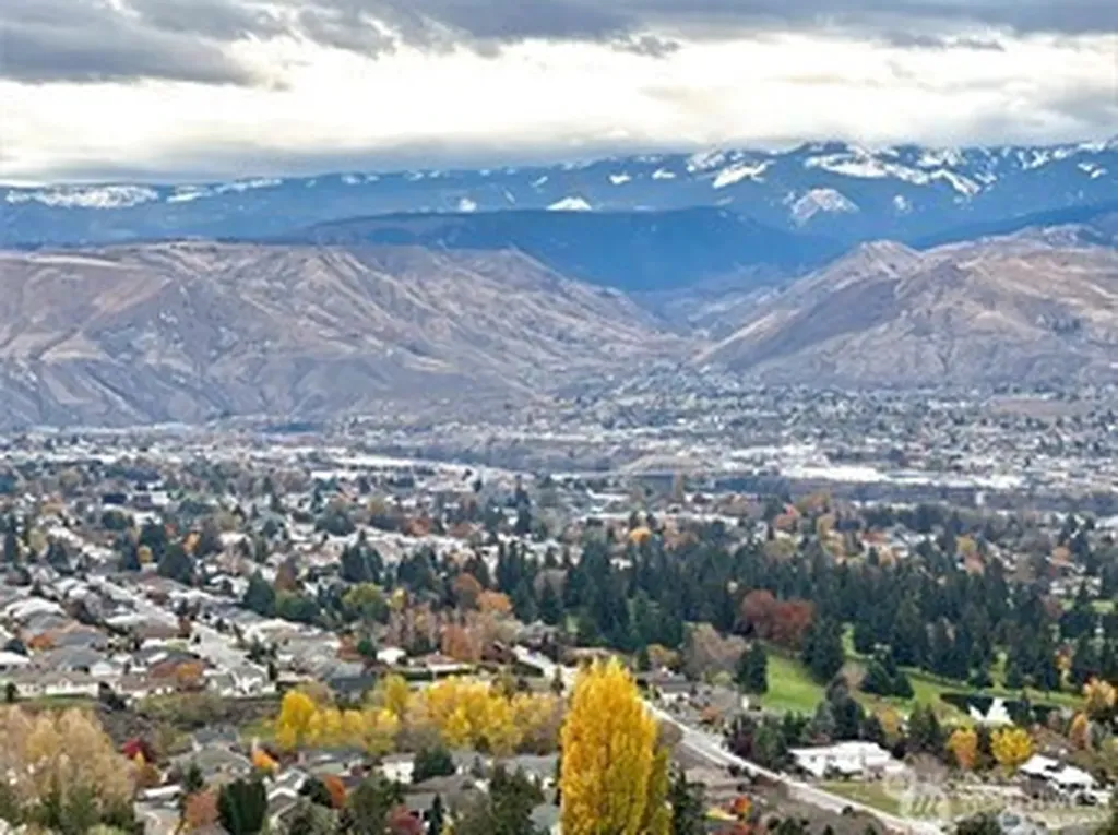 886 NE Conner Court East Wenatchee WA 98802