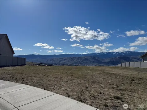 886 NE Conner Court East Wenatchee WA 98802