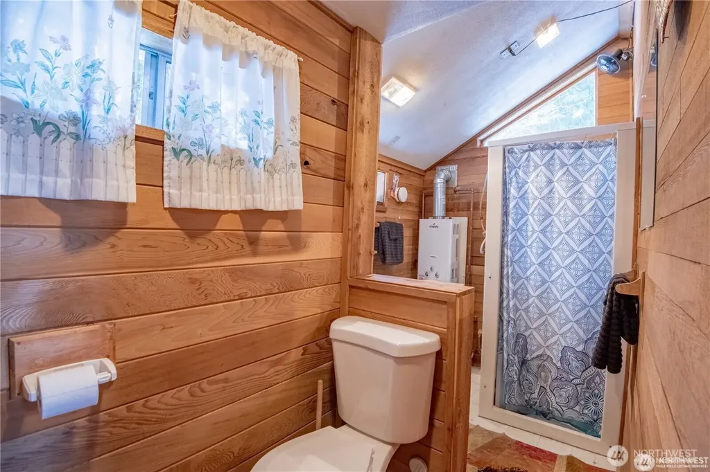 81 N Fawn Drive Hoodsport WA 98548