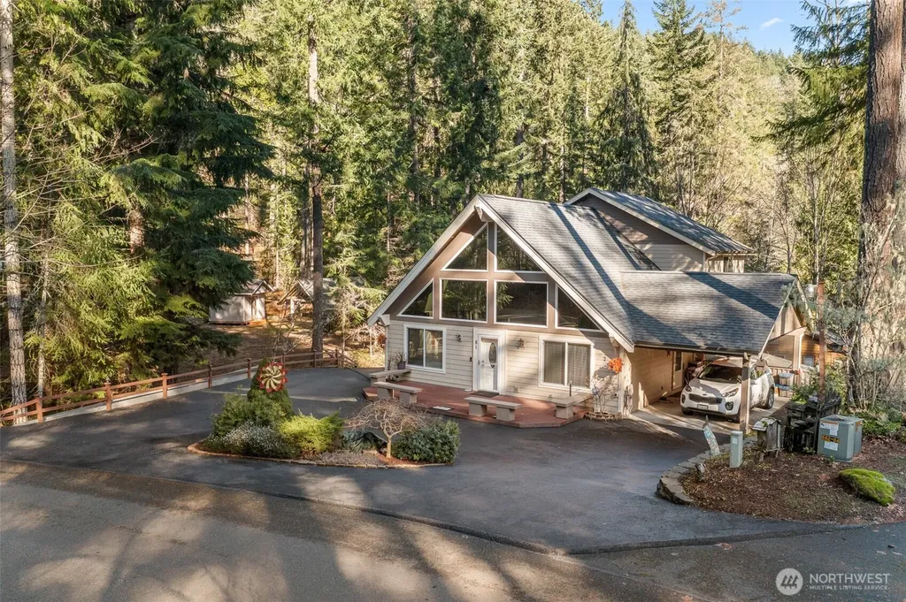 81 N Fawn Drive Hoodsport WA 98548
