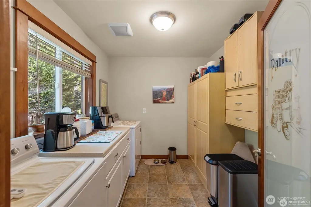 81 N Fawn Drive Hoodsport WA 98548