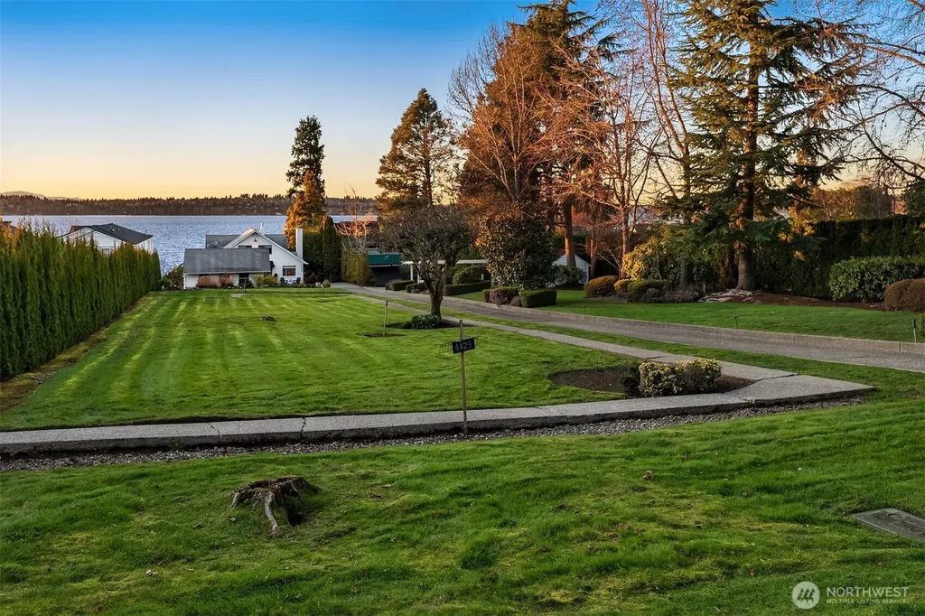 4429 91st Avenue NE Yarrow Point WA 98004