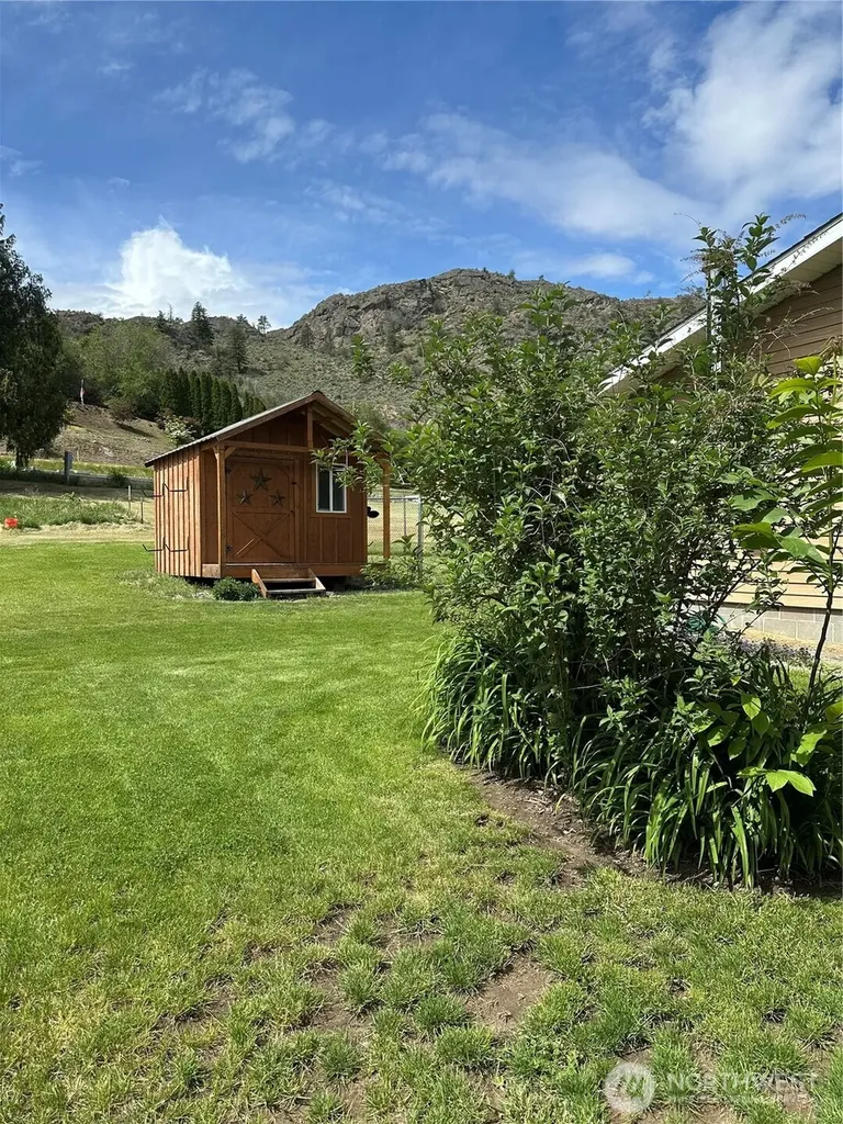 9 Rose Street Oroville WA 98844