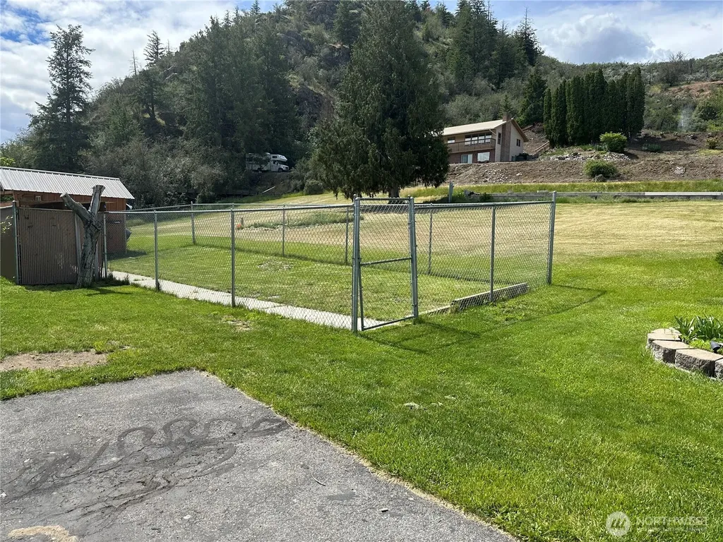 9 Rose Street Oroville WA 98844