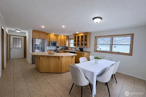9 Rose Street Oroville WA 98844