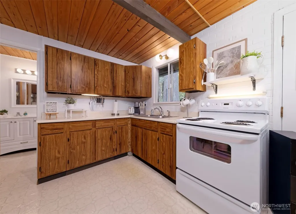 639 E Pitcairn Place Shelton WA 98584