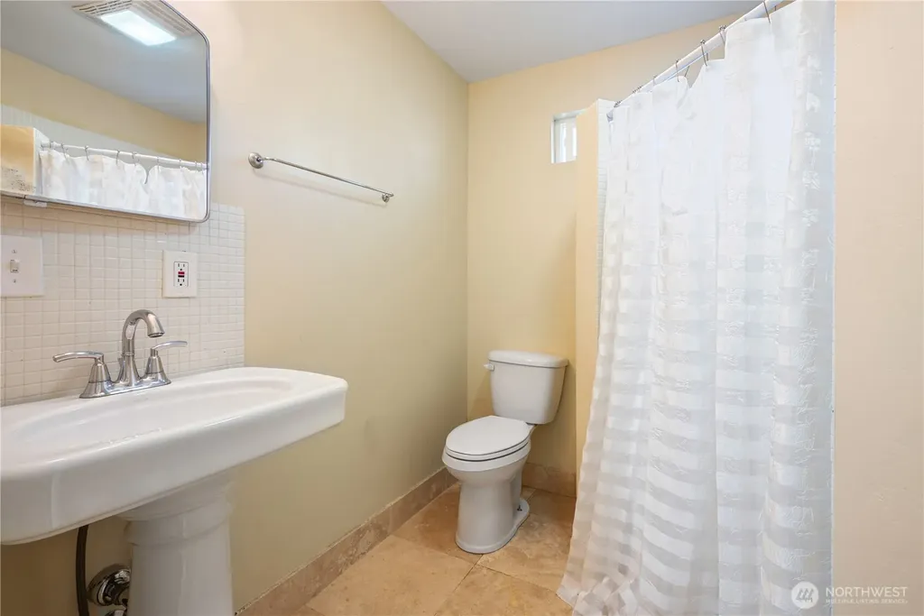 1002 N 10th Avenue Kelso WA 98626