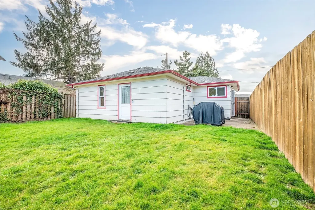 1002 N 10th Avenue Kelso WA 98626