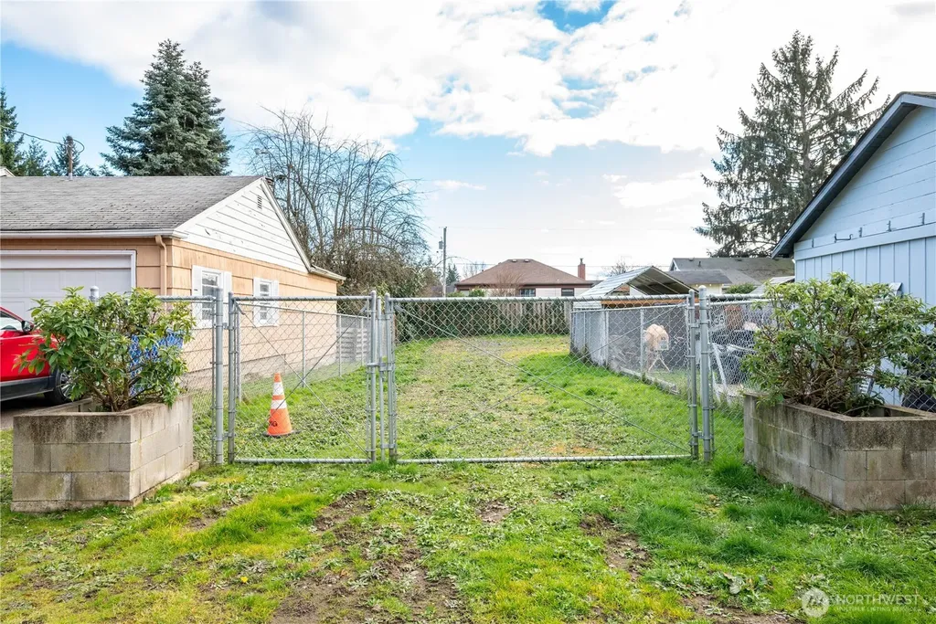 1002 N 10th Avenue Kelso WA 98626