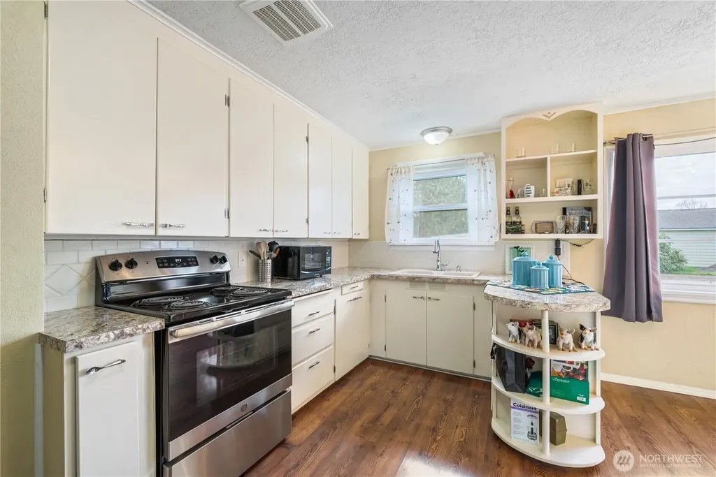 1002 N 10th Avenue Kelso WA 98626