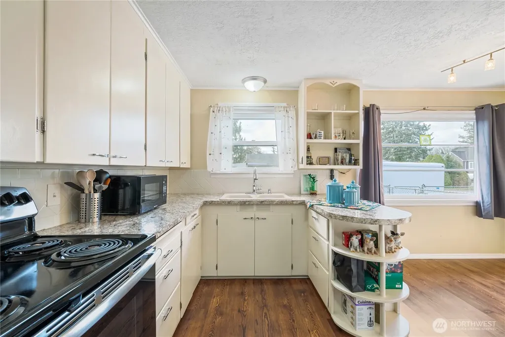 1002 N 10th Avenue Kelso WA 98626
