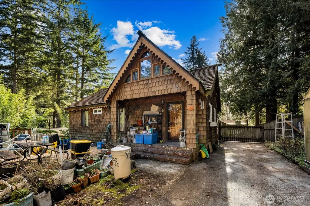 2552 NE 168th Street Lake Forest Park WA 98155