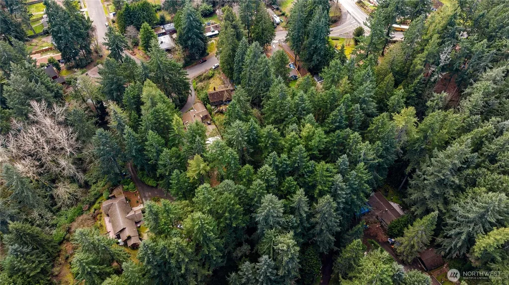 2552 NE 168th Street Lake Forest Park WA 98155